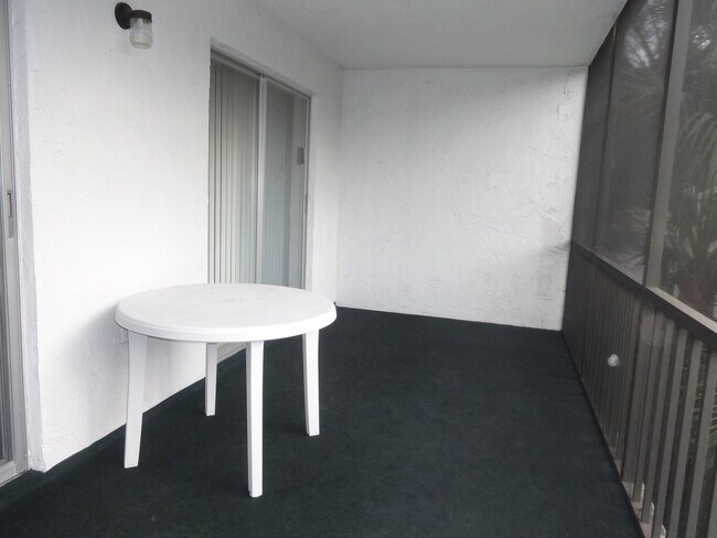 Building Photo - NEW PRICE! 2BR/2BA 2nd Floor Condo in Capri Isles