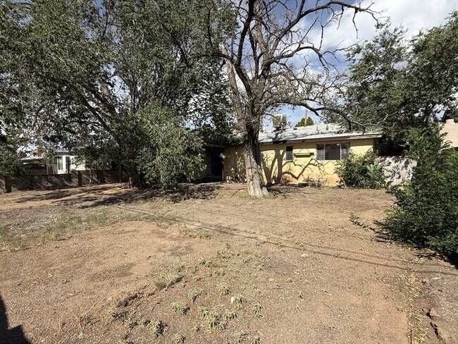 Building Photo - 3213 San Pedro Dr NE