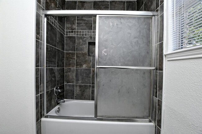 Building Photo - 301 Fawnfield Dr