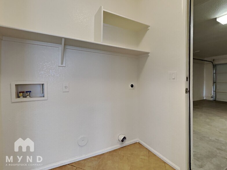 Building Photo - 40167 N Costa Del Sol Dr