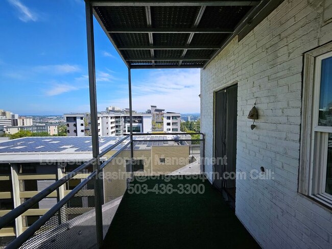 Building Photo - 772 SW Broadway Dr