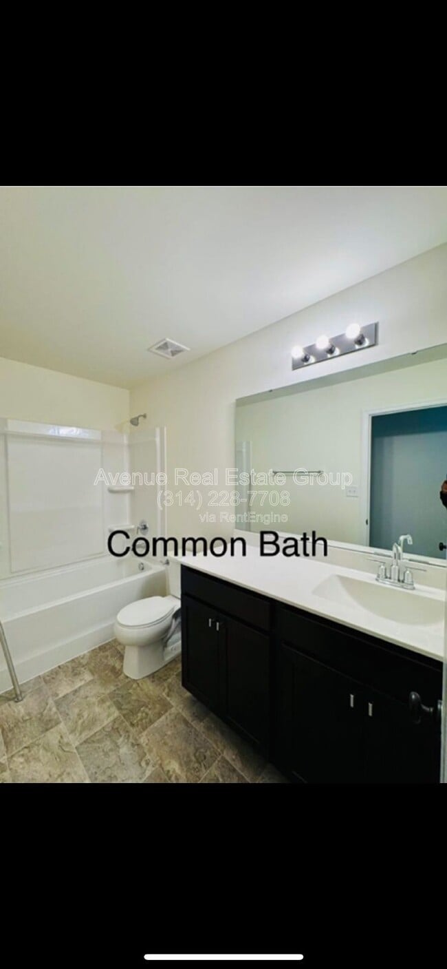 Building Photo - 928 Little Fieldstone Court