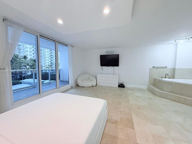 Building Photo - 2301 Collins Ave