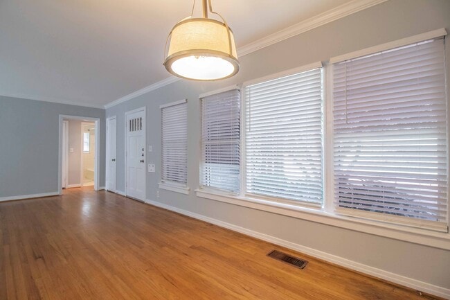Building Photo - CHARMING 2 Bedroom, 1 Bathroom Arlington H...