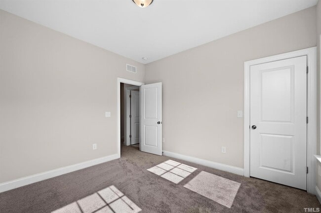 Building Photo - 2917 Early Planting Ave