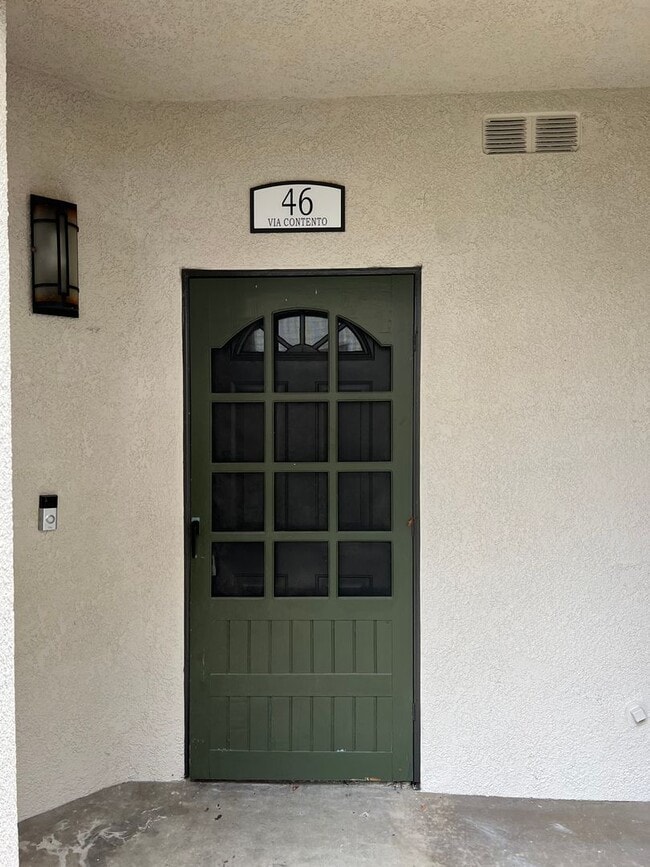 Building Photo - New to the Market! 2 Bed 2 Bath upgraded Tijeras Creek Villas home
