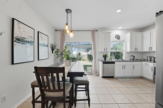 Building Photo - 305 Olmos Dr