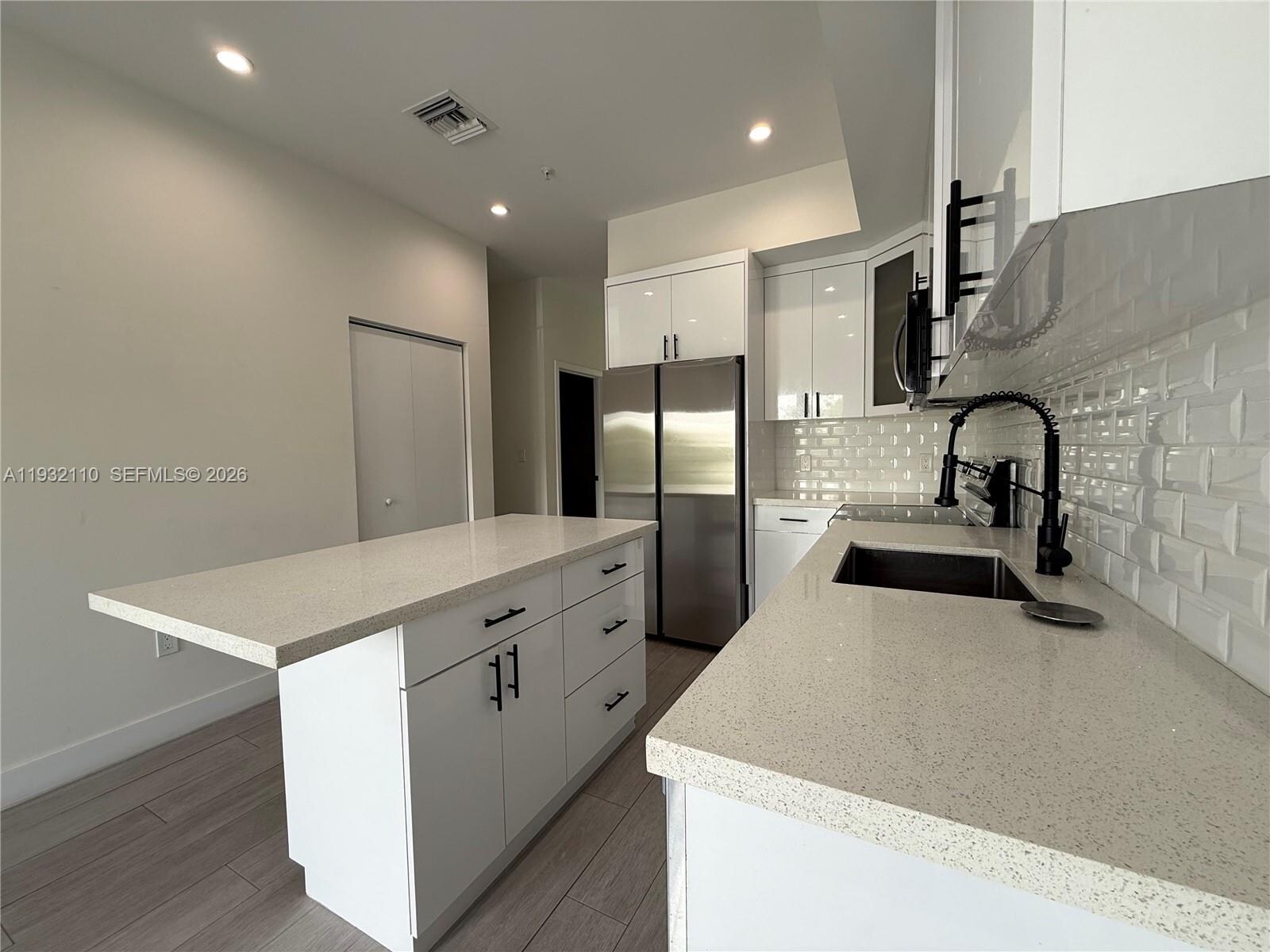 Building Photo - 1786 SW 9th St