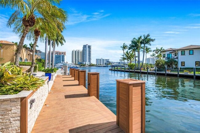 Building Photo - 2626 Castilla Isle