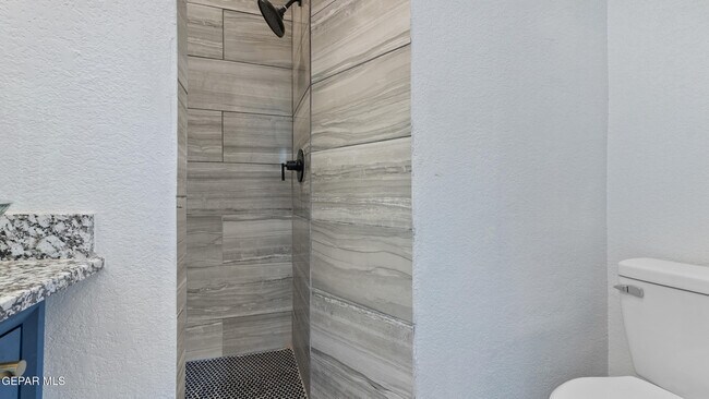 Building Photo - 3109 Douglas Ave