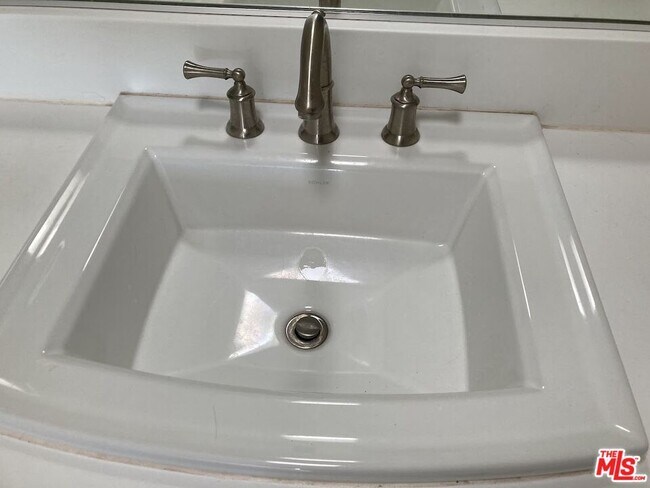 Building Photo - 1033 6th St