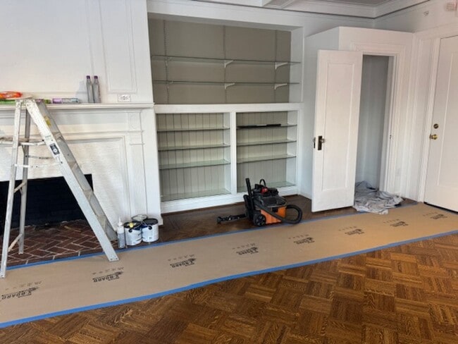 Building Photo - 775 University Ave