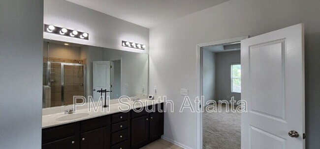 Building Photo - 633 Amrose Way