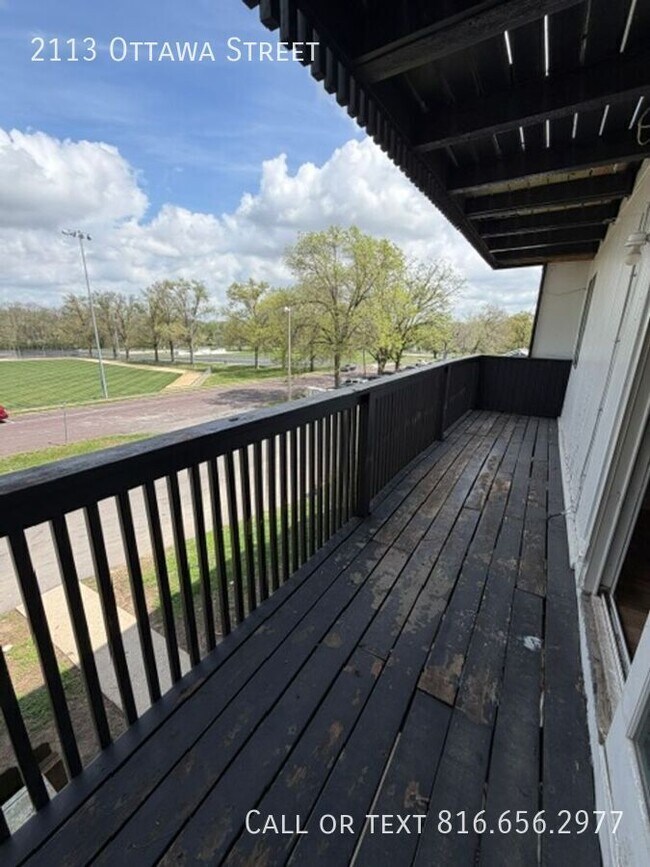 Building Photo - 2113 Ottawa St