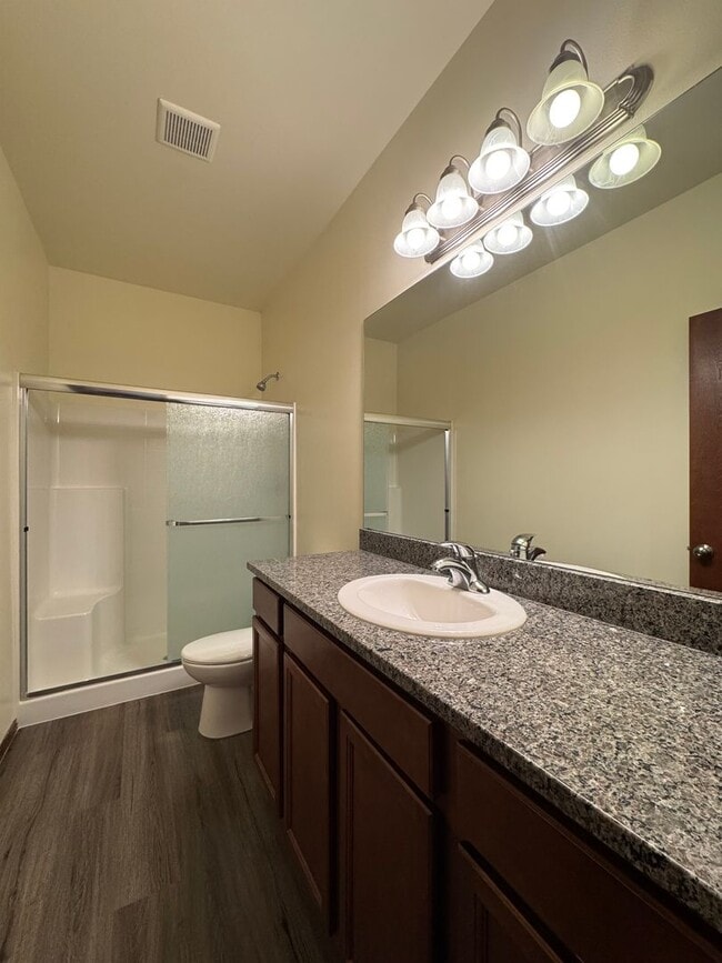 Building Photo - Spacious 5-Bedroom Home with Fenced Yard & Oversized Garage