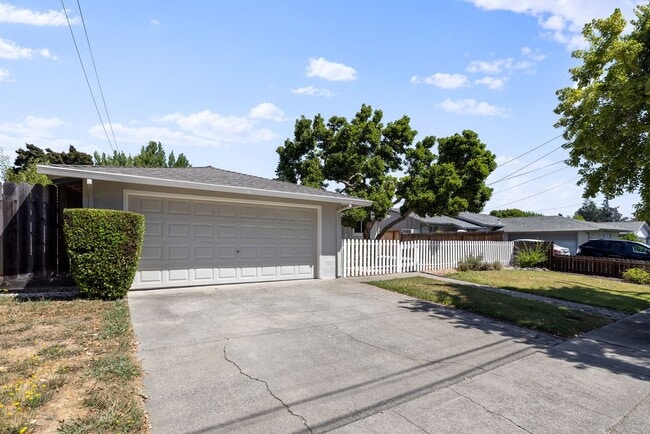 Building Photo - Updated 4 Bedroom 2 Bath North Napa Home