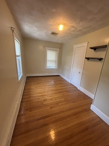 Building Photo - 40 Bellvale St