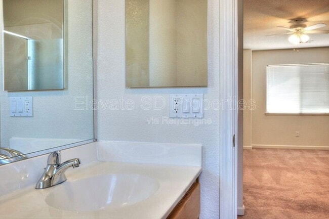 Building Photo - 2836 Grove Way