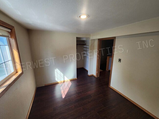 Building Photo - 4+ Bedroom Tigard Home With a Beautiful Vi...
