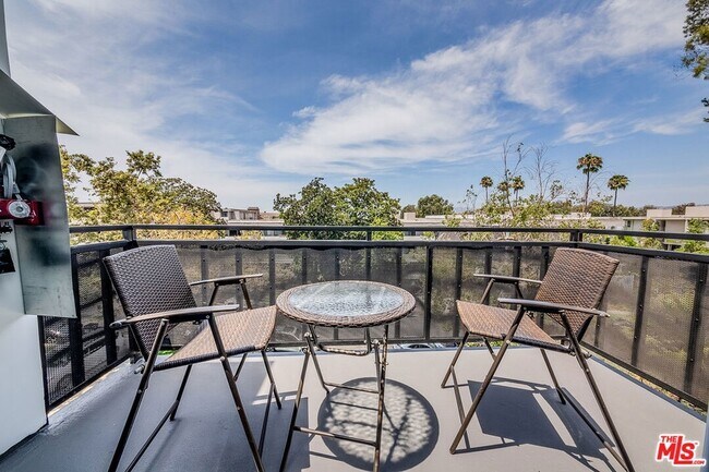 Building Photo - 214 Westmoreland Ave