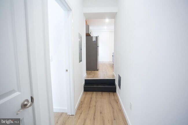 Building Photo - 3945 Lancaster Ave