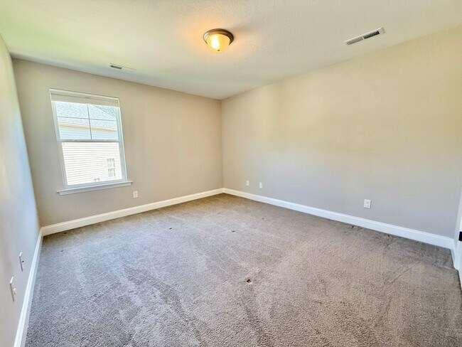 Building Photo - 516 Vivian Lee Ln