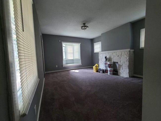 Building Photo - 3-bedroom, 2-bathroom home located in the heart of Kansas City, MO