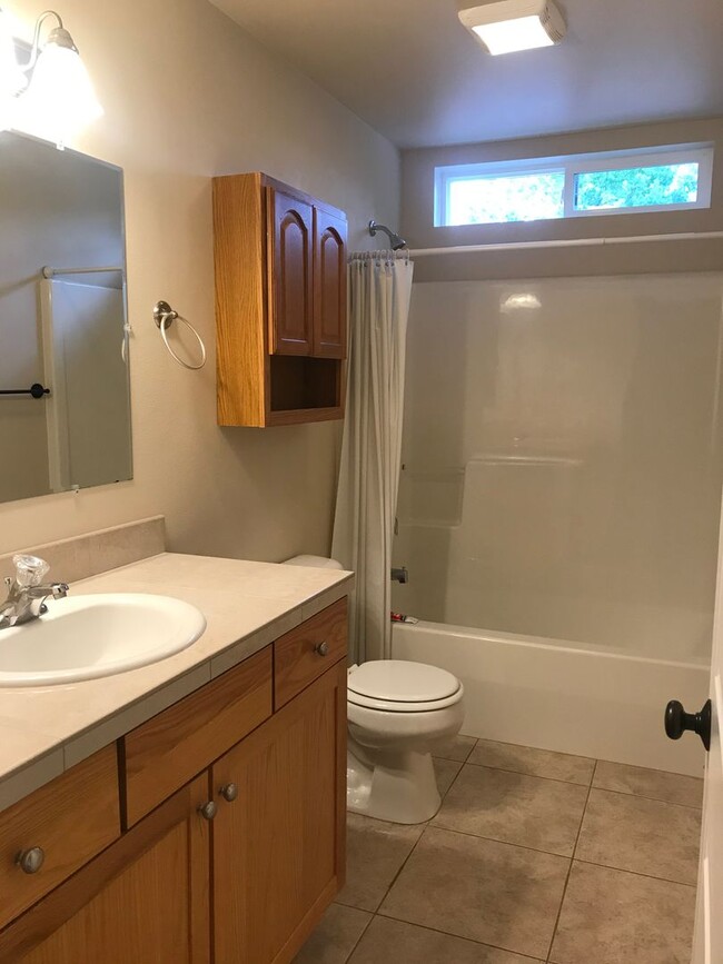 Building Photo - Spacious 3-Bedroom, 2-Bath Single-Level Home – Available February 5th