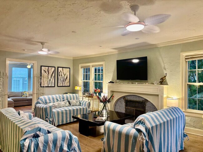 Building Photo - 519 28th St