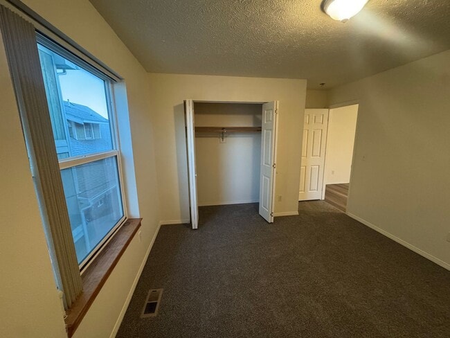 Building Photo - 807 E Mission Ave