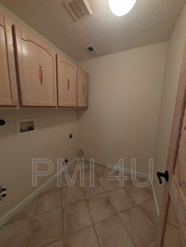 Building Photo - 511 Eugene Ct SE