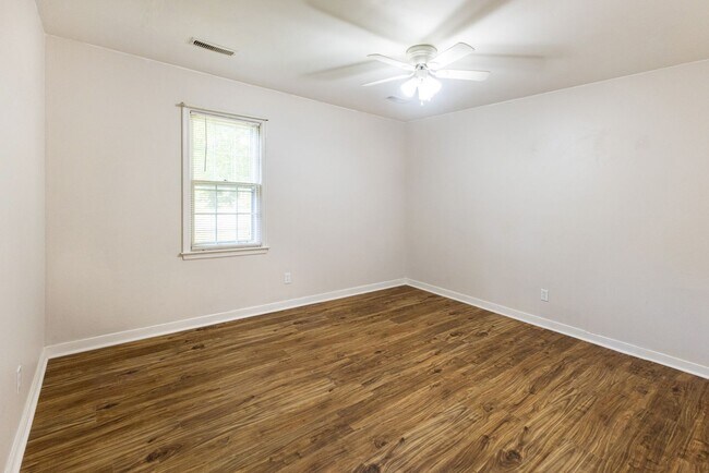Building Photo - 4 Bedroom Home in North Chesterfield ***Available NOW***