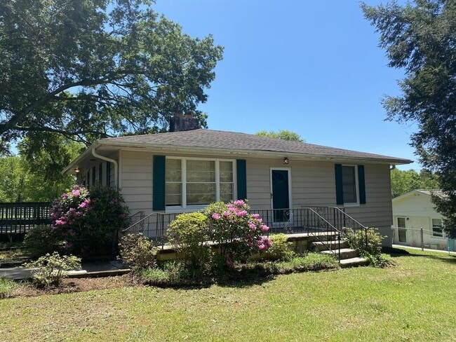 Building Photo - 108 S Rockview Dr