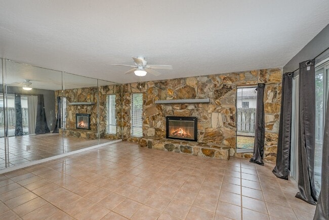 Building Photo - SUNTREE