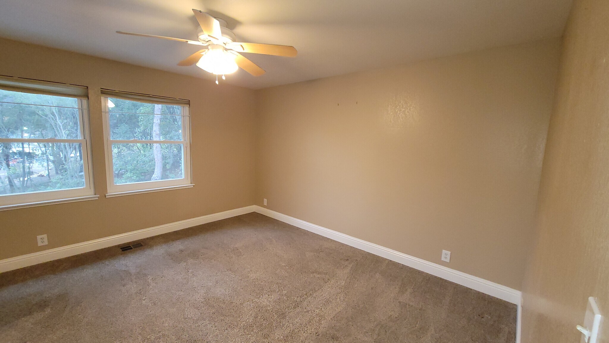 Building Photo - 788 Center Ave