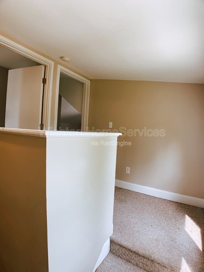 Building Photo - 437 W Murray St