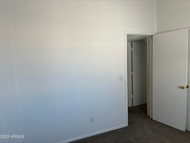 Building Photo - 1750 W Union Hills Dr