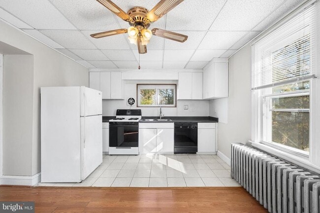 Building Photo - 7301 Chestnut Ave