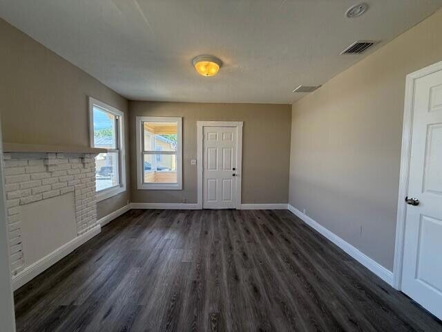 Building Photo - 400 Metcalf Ct