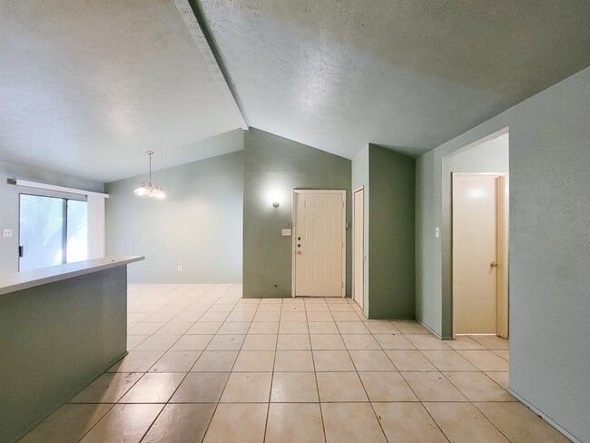 Building Photo - 17423 Ranch Country Rd