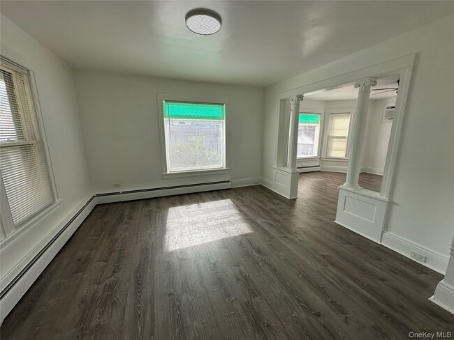 Building Photo - 6 Elm St