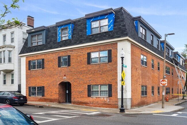 Building Photo - 191 Bunker Hill St