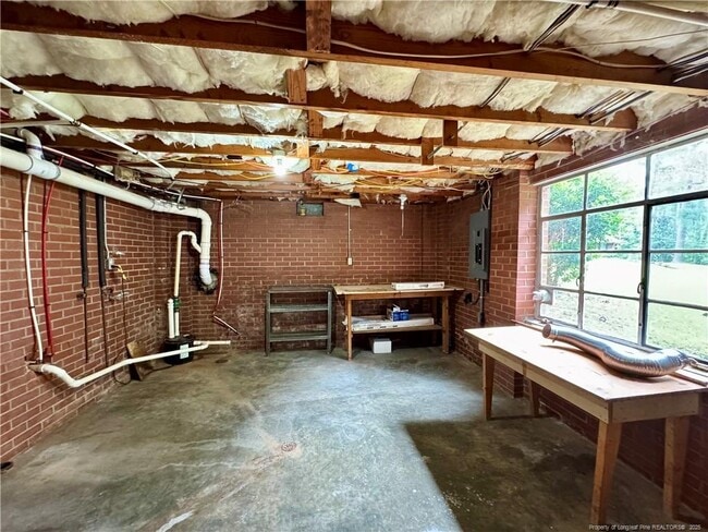Building Photo - 910 W Whitford St