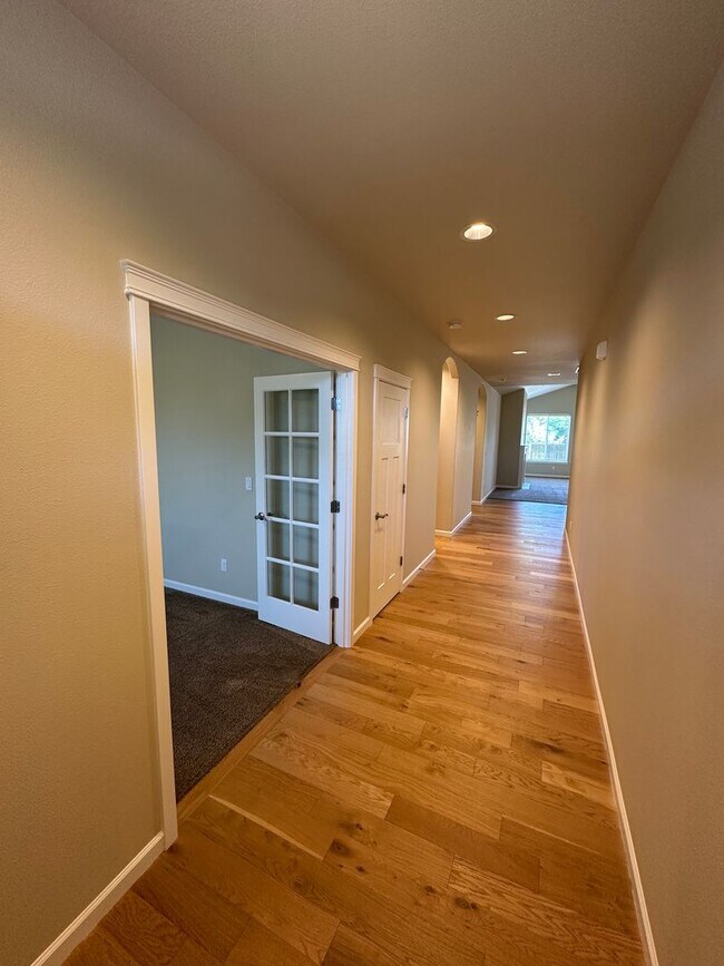 Building Photo - 9546 6th Way SE
