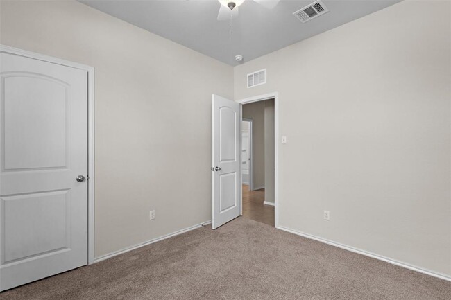 Building Photo - 133 Carlina Lp