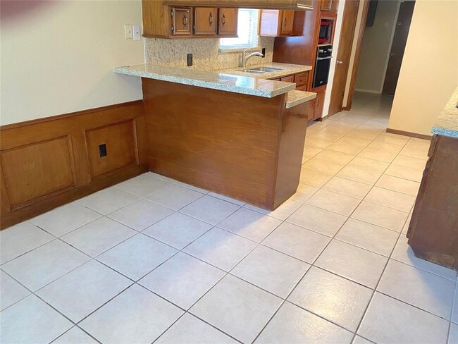 Building Photo - 323 Maybrook Dr