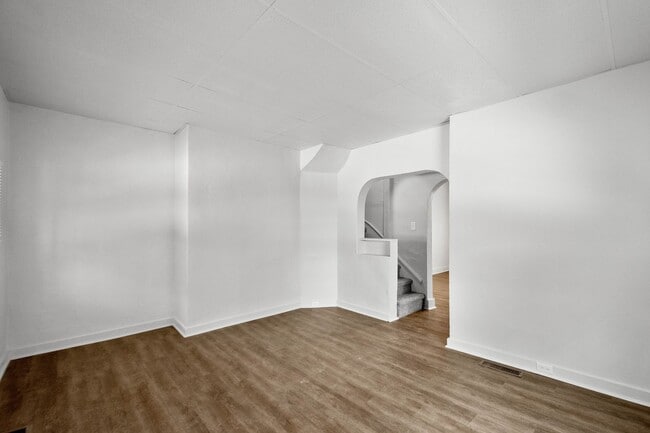 Building Photo - Stunning 3 bedroom home in Brookline available July 1!