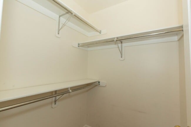 Building Photo - 4 bed, 3.5 bath Single Family Home in Charles Town, WV