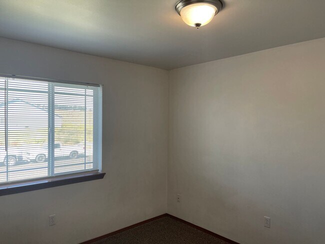 Building Photo - 1013 N Pierce Dr