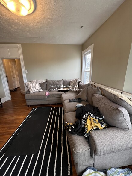 Building Photo - 59 Cedar St